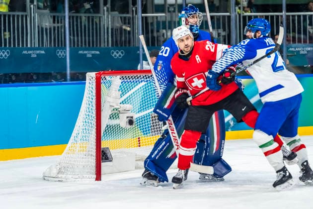 February 17, 2026, Milan, Lombardy, Italy: Forward Nino Niederreiter 22 Of Team Switzerland plays against Team Italy in the Preliminary Round Group B at the Milano Rho Ice hockey, Eishockey Arena in MILAN, Italy during the 2026 Milano Cortina Winter Olympics. Team Switzerland defeats Italy 3:0 and heads to the quarterfinals against Team Finland. Milan Italy - ZUMAa161 20260217_oly_a161_161 Copyright: xWalterxG.xArcex