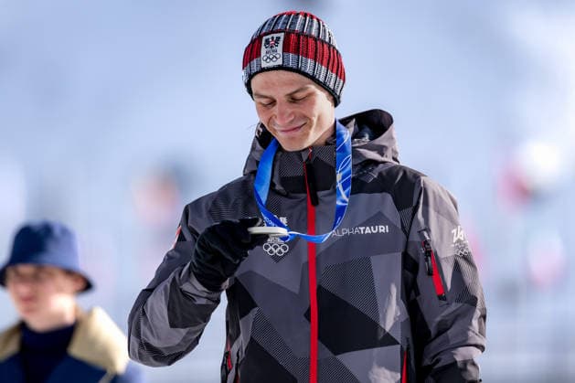 OLYMPICS - Winter Olympic Games, Olympische Spiele, Olympia, OS Milano Cortina 2026 TESERO,ITALY,17.FEB.26 - OLYMPICS, NORDIC SKIING, NORDIC COMBINED - Winter Olympic Games Milano Cortina 2026, large hill, 10km Gundersen, medal ceremony. Image shows Johannes Lamparter (AUT).  GEPAxpictures xMatthiasxTrinkl