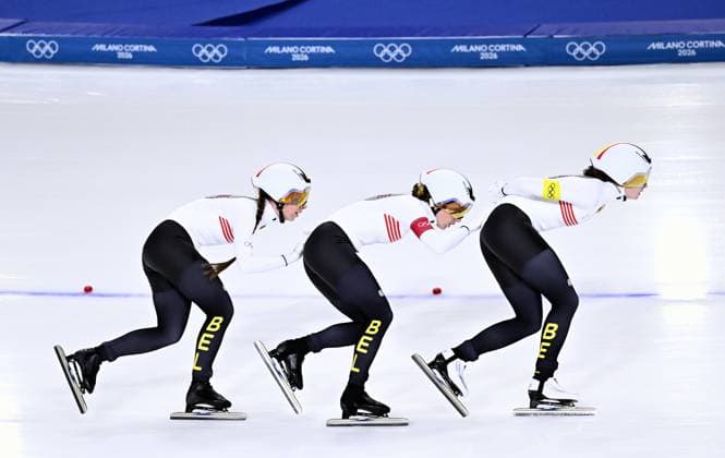 Belgian speed skater Fran Vanhoutte (yellow), Belgian speed skater Isabelle van Elst (red) and Belgian speed skater Sandrine Tas (White) pictured in action during the Final C of the Women s Team Pursuit Speed skating, Eisschnelllauf at the Milano Cortina 2026 Olympic Winter games, Winterspiele,Spiele, Summer games on Tuesday 17 February 2026 in Milan, Italy. The XXV Winter Olympics take place from 6 to 22 February 2026 in Italy. JASPERxJACOBS  x163967072x