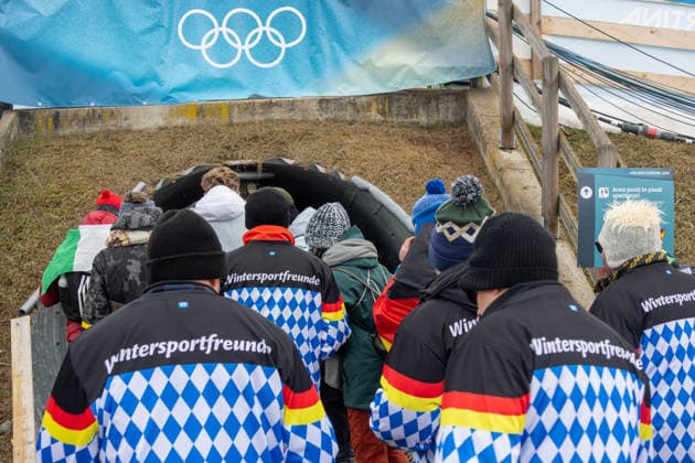 Schwere Zeiten fuer Bayerisch - Deutsche Wintersportfans. 10 km Skilanglauf der Nordische Kombination. Olympische Winterspiele 2026. 17.2.2026, in Tesero Cross-Country Stadium, Italien. Quelle Copyright Credit : Oryk HAIST *** Hard times for Bavarian German winter sports fans 10 km cross-country skiing Nordic Combined Olympic Winter Games 2026 17 2 2026, in Tesero Cross Country Stadium, Italy Source Copyright Credit Oryk HAIST xOLY-NCB04x