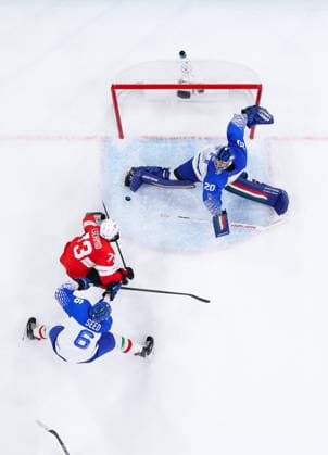(260217) -- MILAN, Feb. 17, 2026 -- Damian Clara (top) of Italy makes a save during the Ice hockey, Eishockey men s qualification play-off round match between Switzerland and Italy at the Milan-Cortina 2026 Olympic Winter games, Winterspiele,Spiele, Summer games in Milan, Italy, Feb. 17, 2026. ) (MICO2026)ITALY-MILAN-OLYMPIC WINTER GAMES-ICE HOCKEY-MEN-QUALIFICATION PLAY-OFF-SUI VS ITA TaoxXiyi 