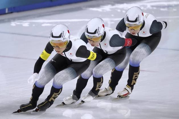 Milan Cortina Olympics: Speed skating, Eisschnelllauf Japanese speed skaters (from L) Miho Takagi, Ayana Sato and Momoka Horikawa compete in a women s team pursuit semifinal match against the Netherlands at the Milan Cortina Olympics on Feb. 17, 2026, at Milan Speed Skating Stadium.  A14AA0005296840P