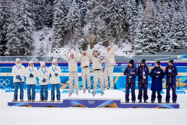 Winter Olympics in Milan Cortina 2026 Anterselva, Italy 20260217. Vetle Sjastad Christiansen, Sturla Holm Laegreid, Johan-Olav Botn, Martin Uldal from Norway, Eric Perrot, Quentin Fillon Maillet, Emilien Jacquelin and Fabien Claude from France, Sebastian Samuelsson, Martin Ponsiluoma, Jesper Nelin and Viktor Brandt from Sweden on the podium after the men s 4 x 7.5 km relay in biathlon during the Winter Olympics in Milan Cortina 2026. Photo: Heiko Junge NTB Anterselva Italy EDITORIAL USE ONLY. RESTRICTED USE FOR BETTING COMPANIES Ref:_SPODIpb-nqLI-I.jpg *** Winter Olympics in Milan Cortina 2026 Anterselva, Italy 20260217 Vetle Sjastad Christiansen, Sturla Holm Laegreid, Johan Olav Botn, Martin Uldal from Norway, Eric Perrot, Quentin Fillon Maillet, Emilien Jacquelin and Fabien Claude from France, Sebastian Samuelsson, Martin Ponsiluoma, Jesper Nelin and Viktor Brandt from Sweden on the podium after the men s 4 x 7 5 km relay in biathlon during the Winter Olympics in Milan Cortina 2026 Photo Heiko Junge NTB Anterselva Italy EDITORIAL USE ONLY RESTRICTED USE FOR BETTING COMPANIES  Copyright: xHeikoxJungex xNTBx
