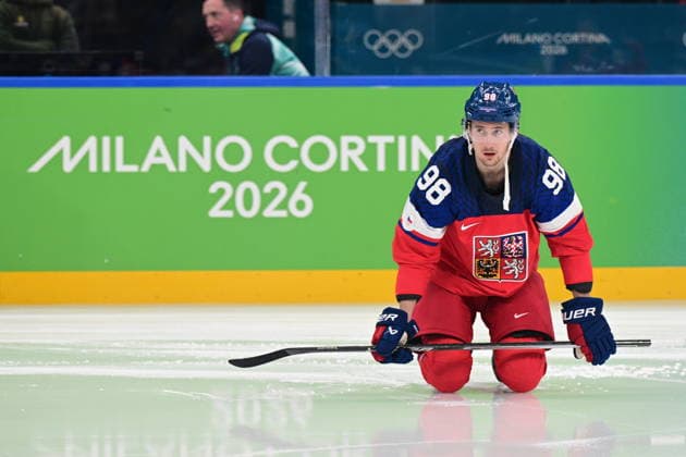 XXV Winter Olympic Games, Olympische Spiele, Olympia, OS in Milan, Italy, on February 17, 2026. Men s Ice hockey, Eishockey preliminary round playoffs, Czechia - Denmark. Martin Necas from Czechia warms up before the game. (CTKxPhoto MichalxKamaryt) CTKPhotoP2026021705945  CTKPhotoP2026021705945
