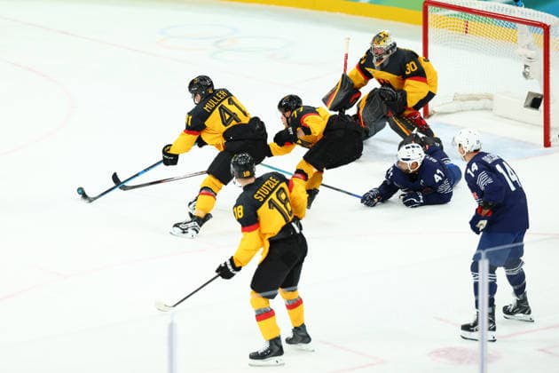 February 17, 2026, Milan, Lombardy, Italy: PIERRE-EDOUARD BELLEMARE of France dives for the puck during the Play-off game between Team Germany and Team France at the Milano Cortina 2026 Olympic Games, Olympische Spiele, Olympia, OS Milan Italy - ZUMAc179 20260217_oly_c179_053 Copyright: xMickaelxChavetx