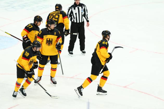 February 17, 2026, Milan, Lombardy, Italy: JOSHUA SAMANSKI 44 of Germany celebrates scoring his side s fourth goal in the Play-off game between Team Germany and Team France at the Milano Cortina 2026 Olympic Games, Olympische Spiele, Olympia, OS Germany won 5:1. Olympics 2026: Milano Cortina: Ice hockey, Eishockey Men: GER 5:1 FRA  - ZUMAc179 20260217_oly_c179_064 Copyright: xMickaelxChavetx