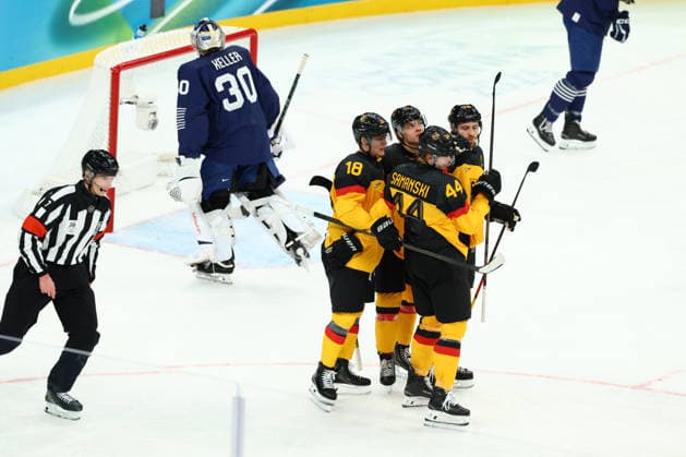 February 17, 2026, Milan, Lombardy, Italy: JOSHUA SAMANSKI 44 of Germany celebrates scoring his side s fourth goal in the Play-off game between Team Germany and Team France at the Milano Cortina 2026 Olympic Games, Olympische Spiele, Olympia, OS Germany won 5:1. Milan Italy - ZUMAc179 20260217_oly_c179_065 Copyright: xMickaelxChavetx