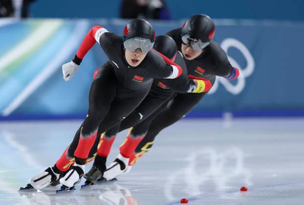 (260217) -- MILAN, Feb. 17, 2026 -- Liu Hanbin (front), Wu Yu (C) and Li Wenhao of China compete during the Speed skating, Eisschnelllauf men s team pursuit final B between China and the Netherlands at the Milan-Cortina 2026 Olympic Winter games, Winterspiele,Spiele, Summer games in Milan, Italy, Feb. 17, 2026. ) (MICO2026)ITALY-MILAN-OLYMPIC WINTER GAMES-SPEED SKATING-MEN S TEAM PURSUIT-FINALS DuxXiaoyi 