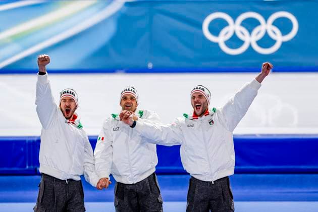 winners team of Italy, Davide Ghiotto of Italy and Michele Malfatti of Italy and Andrea Giovannini of Italy celebrates during the medal ceremony after Men s Team Pursuit Finals, Milano Cortina 2026 Winter Olympics: Day 11, Speed skating, Eisschnelllauf - Milano Cortina 2026 Winter Olympics: Day 11, Milano Speed Skating Stadium, February 17, 2026, Milan, Italy.