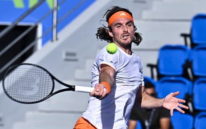 February 17, 2026, Doha, Qatar: STEFANOS TSITSIPAS of Greece is seen in action against M. Echargui of Tunisia during their Round of 32 at the ATP, Tennis Herren men s Qatar ExxonMobil Open 2026 tennis tournament at the Khalifa International Tennis Complex. Tsitsipas won 6:4, 6:4. Tennis 2026: ATP Qatar Open: TSITSIPAS 6:4 6:4 ECHARGUI  - ZUMAs197 20260217_aaa_s197_083 Copyright: xNoushadxVariyattiyakkalx