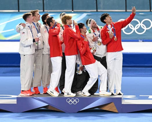 Medal ceremony pursuit Italy gold, USA silver, Japan bronze during Speed skating, Eisschnelllauf Men s Team Pursuit - Final A, Olympic Winter games, Winterspiele,Spiele, Summer games Milano-Cortina 2026 in Milan, Italy, February 17 2026  Copyright: xFilippoxTomasi IPAxSportx xipa-agency.netx xx IPA_71649182 IPA_Agency_IPA71649182