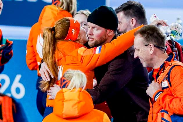 coach Remmelt Eldering of Canada hugs with Antoinette Rijpma-De Jong of the Netherlands after Women s Team Pursuit Finals, Milano Cortina 2026 Winter Olympics: Day 11, Speed skating, Eisschnelllauf - Milano Cortina 2026 Winter Olympics: Day 11, Milano Speed Skating Stadium, February 17, 2026, Milan, Italy.