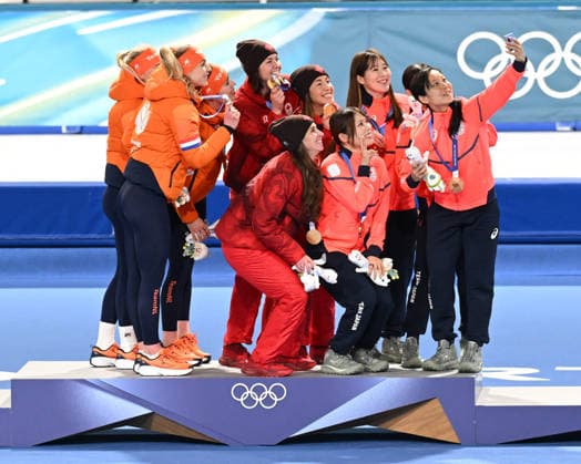 GIOCHI OLIMPICI - Olimpiadi Invernali Milano-Cortina 2026 - Speed skating, Eisschnelllauf Women s Team Pursuit - Final A Medal ceremony pursuit women: CANADA Gold, NEDERLAND Silver, JAPAN Bronze during Speed Skating Women s Team Pursuit - Final A, Olympic Winter games, Winterspiele,Spiele, Summer games Milano-Cortina 2026 in Milan, Italy, February 17 2026 Cortina D Ampezzo Italy  Copyright: xIPAxSport ABACAx