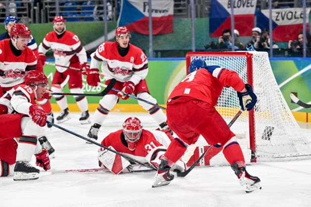 17 02 2026, Milano, Santa Giulia Ice hockey, Eishockey Arena, Winter Olympics: Czechia - Denmark (Ice Hockey), goalkeeper Frederik Andersen of Denmark makes a save Milano Santa Giulia Ice Hockey Arena Lombardy Italy *** 17 02 2026, Milano, Santa Giulia Ice Hockey Arena, Winter Olympics Czechia Denmark Ice Hockey , goalkeeper Frederik Andersen of Denmark makes a save Milano Santa Giulia Ice Hockey Arena Lombardy Italy Copyright: xJustPictures.ch AndreaxBrancax jp-en-AnBr-AB-AAB_153417022026
