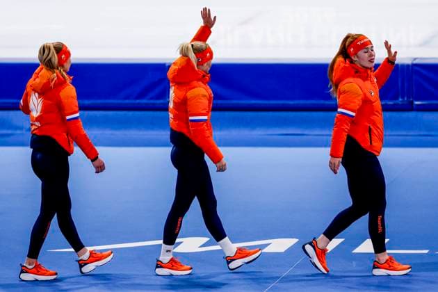 second team of the Netherlands, Joy Beune of the Netherlands and Marijke Groenewoud of the Netherlands and Antoinette Rijpma-De Jong of the Netherlands smiling during the medal ceremony after Women s Team Pursuit Finals, Milano Cortina 2026 Winter Olympics: Day 11, Speed skating, Eisschnelllauf - Milano Cortina 2026 Winter Olympics: Day 11, Milano Speed Skating Stadium, February 17, 2026, Milan, Italy.
