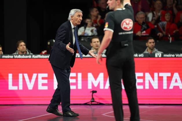 Svetislav Pesic (FC Bayern Basketball, Chef-Trainer) gestikuliert, GER, FC Bayern Basketball vs. Skyliners Frankfurt, Basketball, easycredit Basketball Bundesliga, 21. Spieltag, Saison 2025 2026, 17.02.2026, GER, FC Bayern Basketball vs. Skyliners Frankfurt, Basketball, easycredit Basketball Bundesliga, 21. Spieltag, Saison 2025 2026, 17.02.2026 Muenchen Copyright: xEibner-Pressefoto JennixMaulx EP_JML
