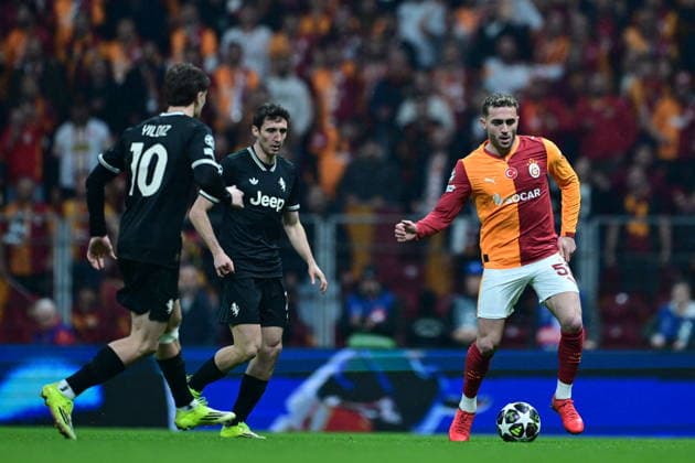 Galatasaray v Juventus - UEFA Champions League ISTANBUL, TURKIYE - FEBRUARY 17: Baris Alper Yilmaz of Galatasaray in action against Kenan Yildiz (10) of Juventus during UEFA Champions League last 16 playoff round first leg football match between Galatasaray and Juventus at RAMS Park in Istanbul, Turkiye on February 17, 2026. Abdulhamid Hosbas Anadolu Istanbul Turkey. Editorial use only. Please get in touch for any other usage.  Copyright: x2026xAnadoluxAbdulhamidxHosbasx