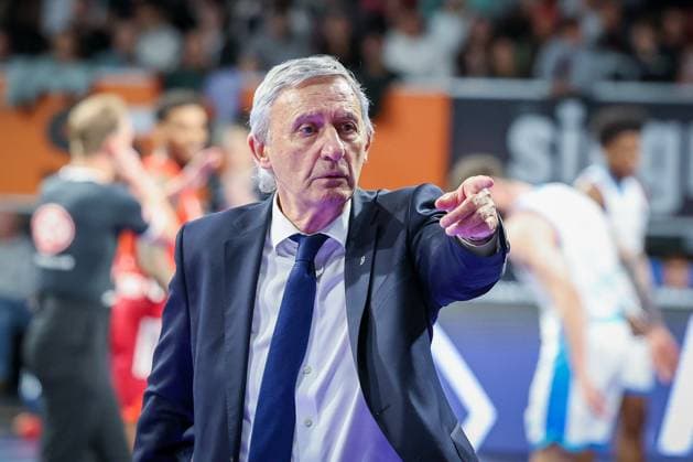 Head Coach Svetislav Pesic (FC Bayern Muenchen Basketball) gestikuliert, FC Bayern Muenchen Basketball vs. Skyliners Frankfurt, easycredit-BBL, BBL, Basketball, Maenner, Saison 2025 2025, Regulaere Saison, 21. Spieltag, 17.02.2026 Muenchen Bayern Deutschland