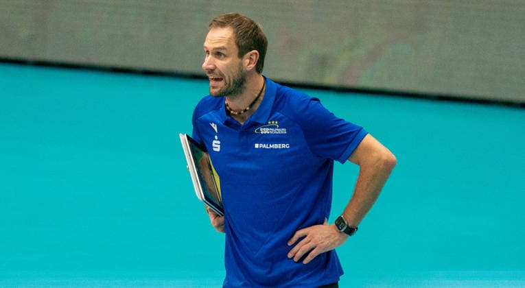 17.2.2026, Volleyball, Frauen, CEV Zeren Champions League Volley 2025 26, Playoff, Hinspiel, SSC Palmberg Schwerin - Ankara Zeren Spor Kulübü Trainer Felix Koslowski (SSC Palmberg Schwerin) Schwerin Palmberg Arena Mecklenburg-Vorpommern Deutschland
