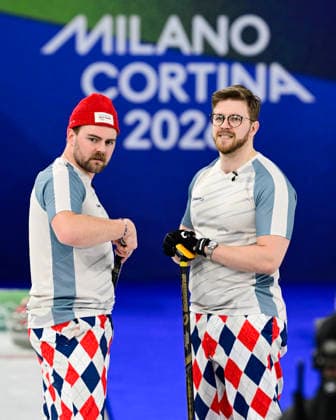 CORTINA, ITALIEN 20260217 Norges Martin Sesaker och Bendik Ramsfjell under herrarnas gruppspelsmatch, omgang 10, mellan Sverige och Norge i OS-curlingen i Cortina. *** Bilden ingar i SPORTPAKET. För övriga BETALBILD *** CORTINA ITALIEN x10030x *** CORTINA, ITALY 20260217 Norways Martin Sesaker and Bendik Ramsfjell during the mens group stage match, round 10, between Sweden and Norway in the Olympic curling in Cortina Picture in SPORTPAKET For others PAYPICTURE CORTINA ITALY x10030x  Copyright: xJonasxEkströmer TTx OS 2026 CURLING HERRAR SVERIGE-NORGE