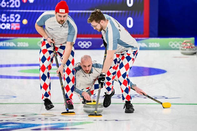 CORTINA, ITALIEN 20260217 Norges Martin Sesaker, Magnus Ramsfjell och Bendik Ramsfjell under herrarnas gruppspelsmatch, omgang 10, mellan Sverige och Norge i OS-curlingen i Cortina. *** Bilden ingar i SPORTPAKET. För övriga BETALBILD *** CORTINA ITALIEN x10030x *** CORTINA, ITALY 20260217 Norways Martin Sesaker, Magnus Ramsfjell and Bendik Ramsfjell during the mens group stage match, round 10, between Sweden and Norway in the Olympic curling in Cortina Picture in SPORTPAKET For others PAYPICTURE CORTINA ITALY x10030x  Copyright: xJonasxEkströmer TTx OS 2026 CURLING HERRAR SVERIGE-NORGE