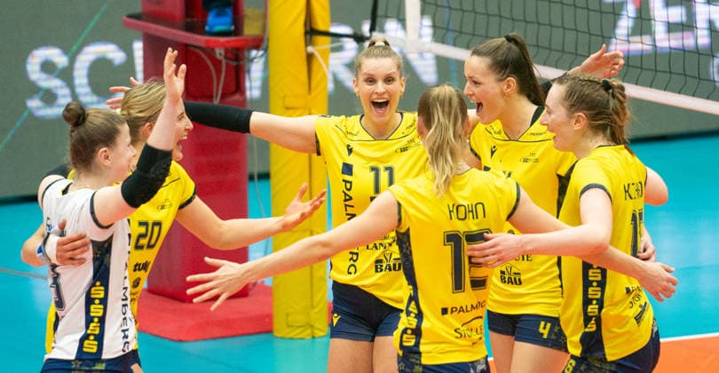 17.2.2026, Volleyball, Frauen, CEV Zeren Champions League Volley 2025 26, Playoff, Hinspiel, SSC Palmberg Schwerin - Ankara Zeren Spor Kulübü Die Spielerinnen des SSC Palmberg Schwerin jubeln. Schwerin Palmberg Arena Mecklenburg-Vorpommern Deutschland