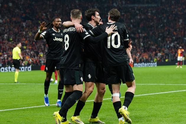 ISTANBUL, TURKEY - FEBRUARY 17: Teun Koopmeiners (8) of Juventus after scoring the first goal of his team with teammates during the UEFA Champions League 2025 26 League Knockout Play-off First Leg match between Galatasaray A.S. and Juventus at Ali Sami Yen Spor Kompleksi on February 17, 2026 in Istanbul, Turkey. Istanbul Turkey Copyright: xSeskimphotox GSaray-Juve-170226 (69)