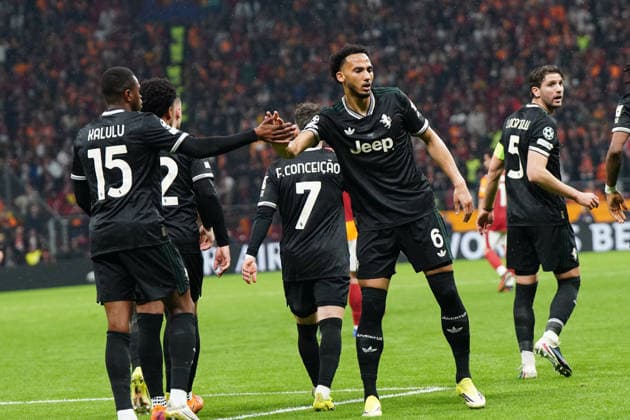 ISTANBUL, TURKEY - FEBRUARY 17: Players of Juventus celebrates for Teun Koopmeiners (8) goal during the UEFA Champions League 2025 26 League Knockout Play-off First Leg match between Galatasaray A.S. and Juventus at Ali Sami Yen Spor Kompleksi on February 17, 2026 in Istanbul, Turkey. Istanbul Turkey Copyright: xSeskimphotox GSaray-Juve-170226 (74)
