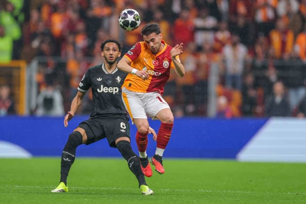 2026-02-17 Galatasaray SK v Juventus FC - UEFA Champions League 2025 26 League Knockout Play-off First Leg ISTANBUL, TURKEY - FEBRUARY 17: Lloyd Kelly of Juventus FC, Ugurcan Cakir of Galatasaray SK during the UEFA Champions League 2025 26 League Knockout Play-off First Leg match between Galatasaray SK and Juventus FC at Rams Park Stadium on February 17, 2026 in Istanbul, Turkey. (Photo by BSR Agency) Istanbul Turkey Content not available for redistribution in The Netherlands directly or indirectly through any third parties. Copyright: xBSRxAgencyx