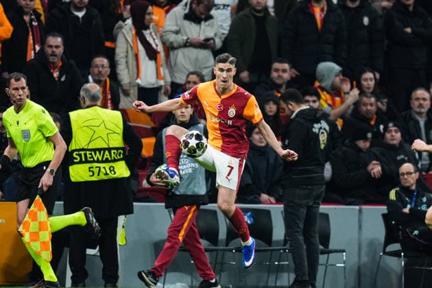 Galatasaray v Juventus - UEFA Champions League ISTANBUL, TURKIYE - FEBRUARY 17: Roland Sallai of Galatasaray in action during UEFA Champions League last 16 playoff round first leg football match between Galatasaray and Juventus at RAMS Park in Istanbul, Turkiye on February 17, 2026. Hakan Akgun Anadolu Istanbul Turkey. Editorial use only. Please get in touch for any other usage.  Copyright: x2026xAnadoluxHakanxAkgunx