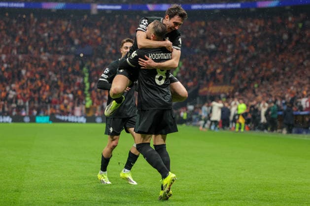 2026-02-17 Galatasaray SK v Juventus FC - UEFA Champions League 2025 26 League Knockout Play-off First Leg ISTANBUL, TURKEY - FEBRUARY 17: Teun Koopmeiners of Juventus FC, Andrea Cambiaso of Juventus FC during the UEFA Champions League 2025 26 League Knockout Play-off First Leg match between Galatasaray SK and Juventus FC at Rams Park Stadium on February 17, 2026 in Istanbul, Turkey. (Photo by BSR Agency) Istanbul Turkey Content not available for redistribution in The Netherlands directly or indirectly through any third parties. Copyright: xBSRxAgencyx