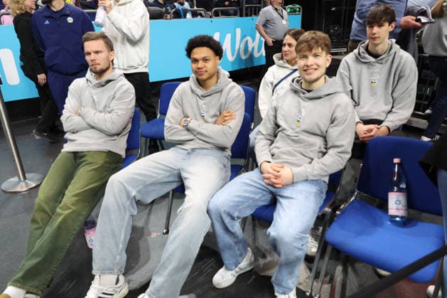 DEU, easyCredit BBL, ALBA vs. Hamburg, 17.02.2026, Uber-Arena, Berlin, DEU, easyCredit BBL, ALBA vs. Hamburg, im Bild ALBA-Spielerkreis,. Martin Hermannsson (ALBA Berlin 15), Jack Kayil( ALBA Berlin 7), Bennet Hundt (ALBA Berlin 33)