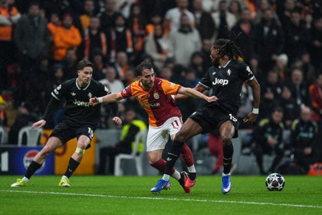 Galatasaray v Juventus - UEFA Champions League ISTANBUL, TURKIYE - FEBRUARY 17: Yunus Akgun of Galatasaray in action against Khephren Thuram-Ulien of Juventus during UEFA Champions League last 16 playoff round first leg football match between Galatasaray and Juventus at RAMS Park in Istanbul, Turkiye on February 17, 2026. Hakan Akgun Anadolu Istanbul Turkey. Editorial use only. Please get in touch for any other usage.  Copyright: x2026xAnadoluxHakanxAkgunx