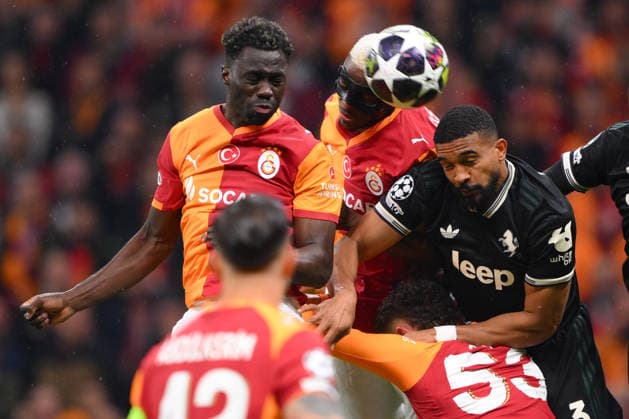 Galatasaray v Juventus - UEFA Champions League ISTANBUL, TURKIYE - FEBRUARY 17: Victor Osimhen of Galatasaray in action against Gleison Bremer of Juventus during UEFA Champions League last 16 playoff round first leg football match between Galatasaray and Juventus at RAMS Park in Istanbul, Turkiye on February 17, 2026. Arif Hudaverdi Yaman Anadolu Istanbul Turkey. Editorial use only. Please get in touch for any other usage.  Copyright: x2026xAnadoluxArifxHudaverdixYamanx