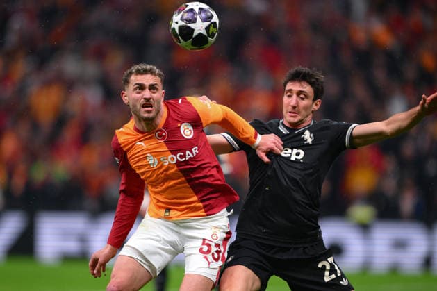 Galatasaray v Juventus - UEFA Champions League ISTANBUL, TURKIYE - FEBRUARY 17: Baris Alper Yilmaz of Galatasaray in action against Andrea Cambiaso of Juventus during UEFA Champions League last 16 playoff round first leg football match between Galatasaray and Juventus at RAMS Park in Istanbul, Turkiye on February 17, 2026. Arif Hudaverdi Yaman Anadolu Istanbul Turkey. Editorial use only. Please get in touch for any other usage.  Copyright: x2026xAnadoluxArifxHudaverdixYamanx