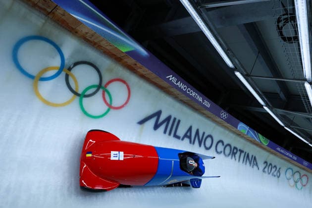 Olympische Winterspiele Milano Cortina 2026 Bob Zweierbob Männer am 17.02.2026 im Cortina Sliding Centre in Cortina d™Ampezzo Mihai Cristian Tentea George Iordache ( Rumänien ) *** Olympic Winter Games Milano Cortina 2026 Bobsleigh two-man on 17 02 2026 at the Cortina Sliding Center in Cortina d™Ampezzo Mihai Cristian Tentea George Iordache Romania xMSx