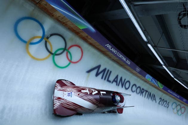 Olympische Winterspiele Milano Cortina 2026 Bob Zweierbob Männer am 17.02.2026 im Cortina Sliding Centre in Cortina d™Ampezzo Jekabs Kalenda Matiss Miknis ( Lettland ) *** Olympic Winter Games Milano Cortina 2026 Bobsleigh two-man on 17 02 2026 at the Cortina Sliding Center in Cortina d™Ampezzo Jekabs Kalenda Matiss Miknis Latvia xMSx