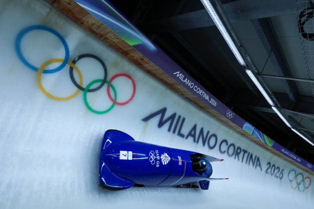 Olympische Winterspiele Milano Cortina 2026 Bob Zweierbob Männer am 17.02.2026 im Cortina Sliding Centre in Cortina d™Ampezzo Brad Hall Leon Greenwood ( Großbritannien ) *** Olympic Winter Games Milano Cortina 2026 Bobsleigh two-man on 17 02 2026 at the Cortina Sliding Center in Cortina d™Ampezzo Brad Hall Leon Greenwood Great Britain xMSx