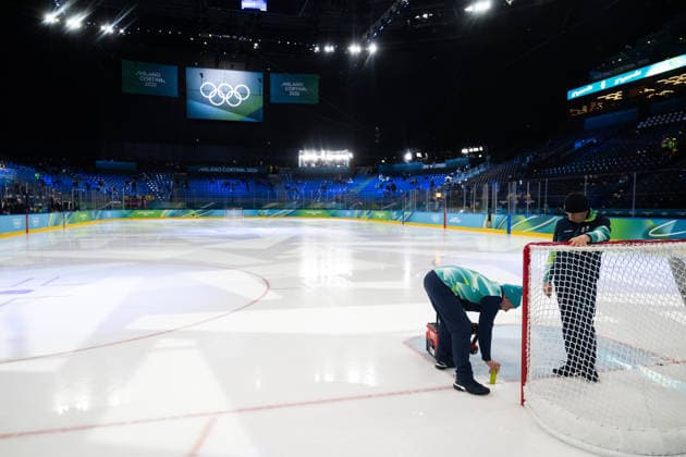 260217 Volunteers preparing a goal ahead of the men s Ice hockey, Eishockey qualification playoffs game between Sweden and Latvia during day 11 of the 2026 Winter Olympics on February 17, 2026 in Milan. Photo: Emma Wallskog BILDBYRAN kod EW CS0885 ishockey ice hockey Olympic Games, Olympische Spiele, Olympia, OS olympics winter olympics os ol olympiska spel vinter-os olympiske leker milano cortina 2026 milan cortina 2026 milano cortina 2026 olympic games milano cortina 2026 winter olympic games milano cortina-os milano cortina-ol vinter-ol 11 bbeng sverige sweden latvia lettland volunteers *** 260217 Volunteers preparing a goal ahead of the men s ice hockey qualification playoffs game between Sweden and Latvia during day 11 of the 2026 Winter Olympics on February 17, 2026 in Milan Photo Emma Wallskog BILDBYRAN kod EW CS0885 ishockey ice hockey olympic games olympics winter olympics os ol olympiska spel vinter os olympiske leker milano cortina 2026 milan cortina 2026 milano cortina 2026 olympic games milano cortina 2026 winter olympic games milano cortina os milano cortina ol vinter ol 11 bbeng sverige sweden latvia lettland volunteers  Copyright: EMMAxWALLSKOG BB260217EW002