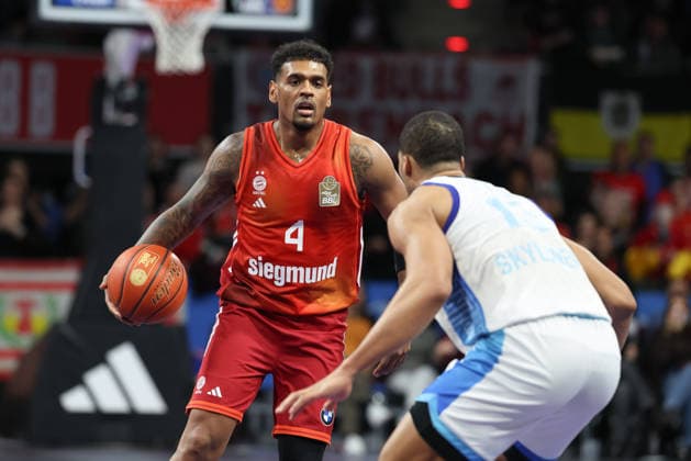 Xavier Rathan-Mayes (FC Bayern Basketball, 04) mit Jaedon LeDee (Skyliners Frankfurt, 13), GER, FC Bayern Basketball vs. Skyliners Frankfurt, Basketball, easycredit Basketball Bundesliga, 21. Spieltag, Saison 2025 2026, 17.02.2026, GER, FC Bayern Basketball vs. Skyliners Frankfurt, Basketball, easycredit Basketball Bundesliga, 21. Spieltag, Saison 2025 2026, 17.02.2026 Muenchen Copyright: xEibner-Pressefoto JennixMaulx EP_JML