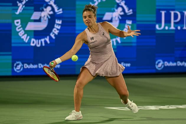 2026 Dubai Duty Free Tennis Championship DUBAI, UNITED ARAB EMIRATES - FEBRUARY 17: Jasmine Paolini of Italy in action against Alexandra Eala (not seen) of Philippines during the women s singles match of the Dubai Duty Free Tennis Championships at Abu Dhabi International Tennis Centre in Dubai, United Arab Emirates, on February 17, 2026. Waleed Zein Anadolu Dubai United Arab Emirates. Editorial use only. Please get in touch for any other usage.  Copyright: x2026xAnadoluxWaleedxZeinx