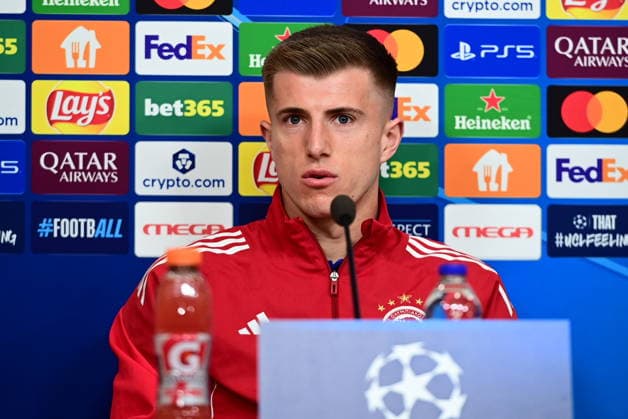 UEFA Champions League - Olympiacos FC press conference, PK, Pressekonferenz - JosÃ Luis Mendilibar, Olympiacos coach, and his player Costinha attend a press conference ahead of the UEFA Champions League Play-Offs 1st leg soccer match between Olympiacos FC and Bayer 04 Leverkusen in Piraeus, Greece, 17 February 2026. IMAGO ONE INCH PRODUCTIONS PIRAEUS GREECE Copyright: xONExINCHxPRODUCTIONSx 6857435