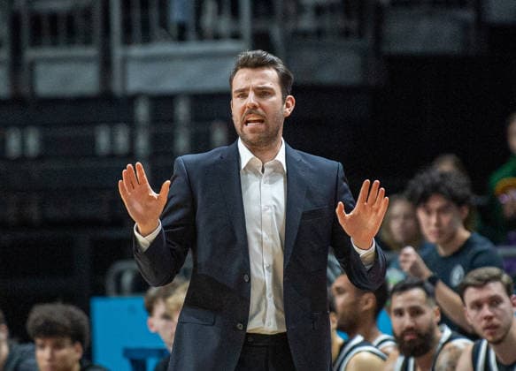 Basketball, Herren, Saison 2025 2026, easyCredit BBL (21. Spieltag), Alba Berlin - Hamburg Towers, Trainer Benka Barloschky (Hamburg), 17.02.2026, Copyright: xSebastianxRäppold MatthiasxKochx