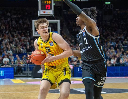 Basketball, Herren, Saison 2025 2026, easyCredit BBL (21. Spieltag), Alba Berlin - Hamburg Towers, v.l. Anton Nufer (Alba), Leonard Thorpe Jr. (Hamburg), 17.02.2026, Copyright: xSebastianxRäppold MatthiasxKochx