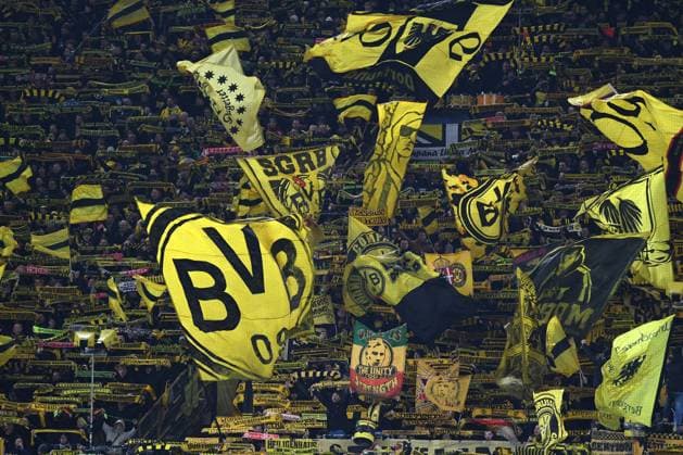Fans Borussia Dortmund mit Flaggen Bannern waehrend des Spiels der UEFA Champions League 2025 26, Play-offs, Hinspiel zwischen Borussia Dortmund und Atalanta Bergamo, BVB Stadion am 17. February 2026 in Dortmund, Deutschland. (Foto von Ralf Treese DeFodi Images) +++ Fans Borussia Dortmund with flags banner during the UEFA Champions League 2025 26 League Knockout Play-off First Leg match between Borussia Dortmund and Atalanta BC at BVB Stadion Dortmund on February 17, 2026 in Dortmund, Germany. (Photo by Ralf Treese DeFodi Images) -