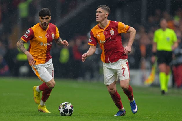 2026-02-17 Galatasaray SK v Juventus FC - UEFA Champions League 2025 26 League Knockout Play-off First Leg ISTANBUL, TURKEY - FEBRUARY 17: Roland Sallai of Galatasaray SK, Eren Elmali of Galatasaray SK during the UEFA Champions League 2025 26 League Knockout Play-off First Leg match between Galatasaray SK and Juventus FC at Rams Park Stadium on February 17, 2026 in Istanbul, Turkey. (Photo by BSR Agency) Istanbul Turkey Content not available for redistribution in The Netherlands directly or indirectly through any third parties. Copyright: xBSRxAgencyx