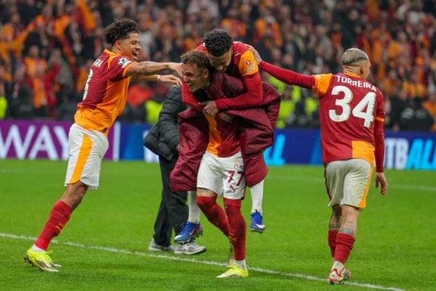 2026-02-17 Galatasaray SK v Juventus FC - UEFA Champions League 2025 26 League Knockout Play-off First Leg ISTANBUL, TURKEY - FEBRUARY 17: Noa Lang of Galatasaray SK, Gabriel Sara of Galatasaray SK, Lucas Torreira of Galatasaray SK, Ismail Jakobs of Galatasaray SK during the UEFA Champions League 2025 26 League Knockout Play-off First Leg match between Galatasaray SK and Juventus FC at Rams Park Stadium on February 17, 2026 in Istanbul, Turkey. (Photo by BSR Agency) Istanbul Turkey Content not available for redistribution in The Netherlands directly or indirectly through any third parties. Copyright: xBSRxAgencyx