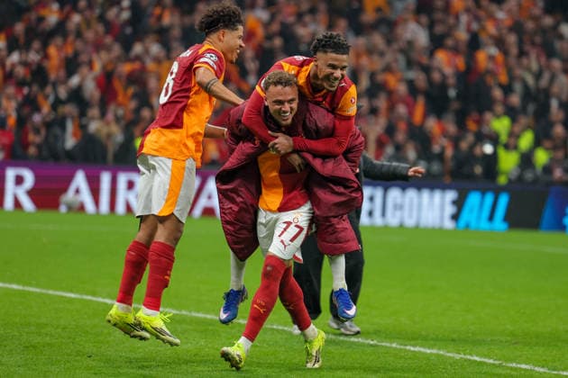 2026-02-17 Galatasaray SK v Juventus FC - UEFA Champions League 2025 26 League Knockout Play-off First Leg ISTANBUL, TURKEY - FEBRUARY 17: Noa Lang of Galatasaray SK, Gabriel Sara of Galatasaray SK, Ismail Jakobs of Galatasaray SK during the UEFA Champions League 2025 26 League Knockout Play-off First Leg match between Galatasaray SK and Juventus FC at Rams Park Stadium on February 17, 2026 in Istanbul, Turkey. (Photo by BSR Agency) Istanbul Turkey Content not available for redistribution in The Netherlands directly or indirectly through any third parties. Copyright: xBSRxAgencyx