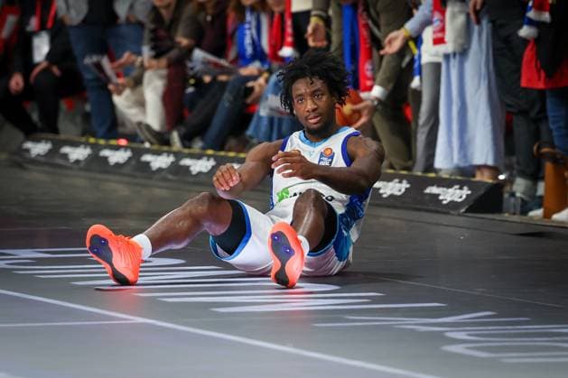 Isaiah Swope 1 (Skyliners Frankfurt) am Boden, FC Bayern Muenchen Basketball vs. Skyliners Frankfurt, easycredit-BBL, BBL, Basketball, Maenner, Saison 2025 2025, Regulaere Saison, 21. Spieltag, 17.02.2026 Muenchen Bayern Deutschland