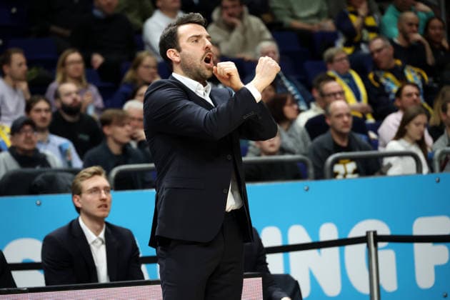 DEU, easyCredit BBL, ALBA vs. Hamburg, 17.02.2026, Uber-Arena, Berlin, DEU, easyCredit BBL, ALBA vs. Hamburg, im Bild Cheftrainer Benka Barloschky (Hamburg Towers)